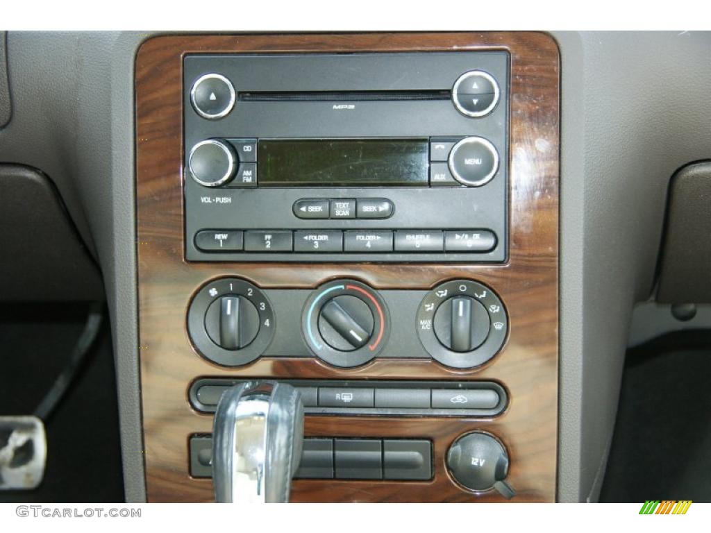 2008 Ford Taurus SEL AWD Controls Photo #42819150