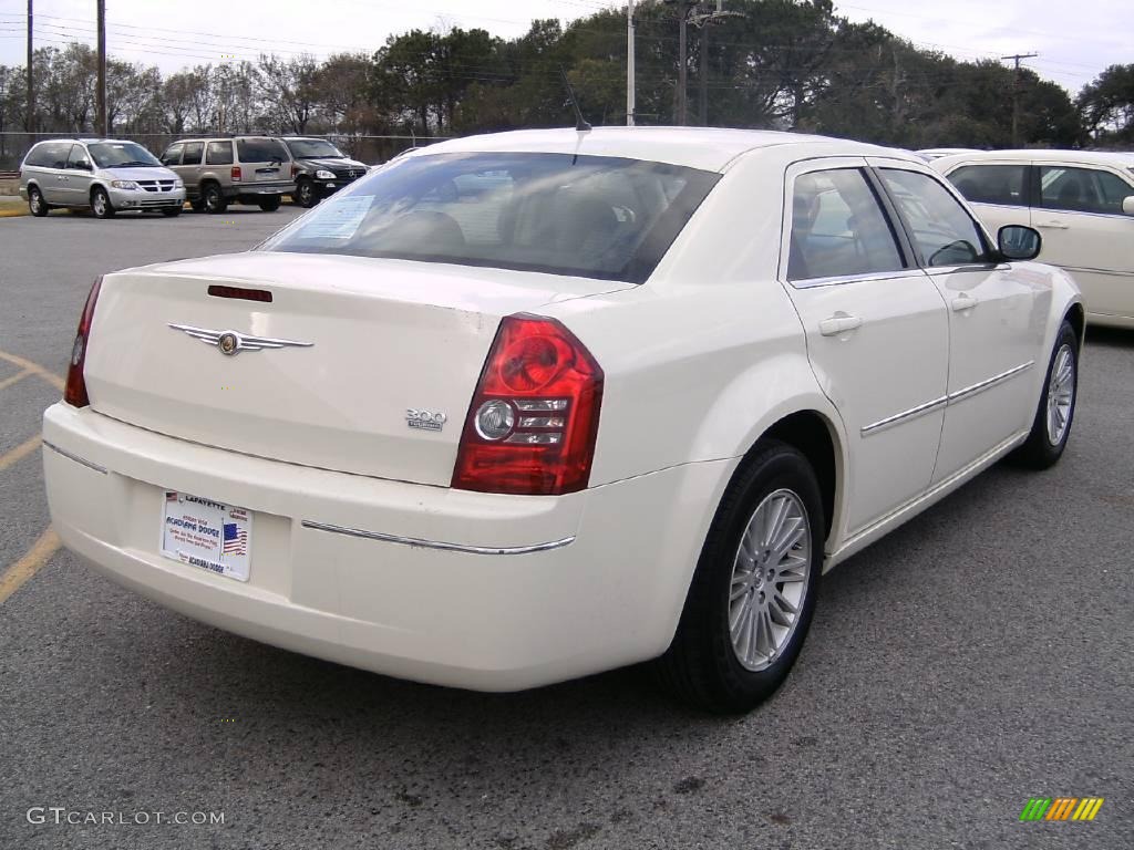 2008 300 Touring - Cool Vanilla White / Dark Khaki/Light Graystone photo #3