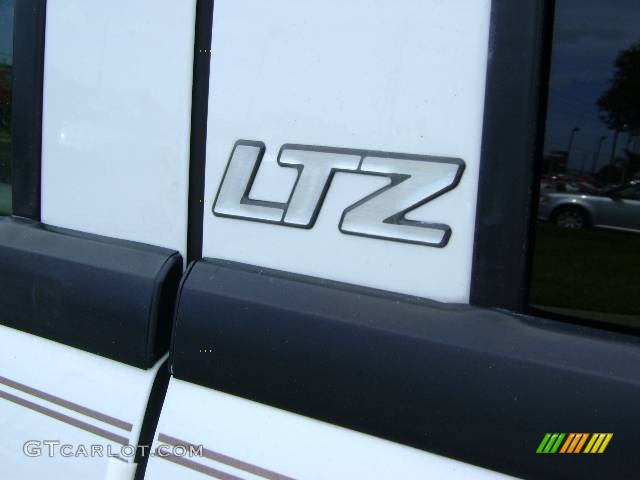 2002 TrailBlazer LTZ - Summit White / Medium Oak photo #11