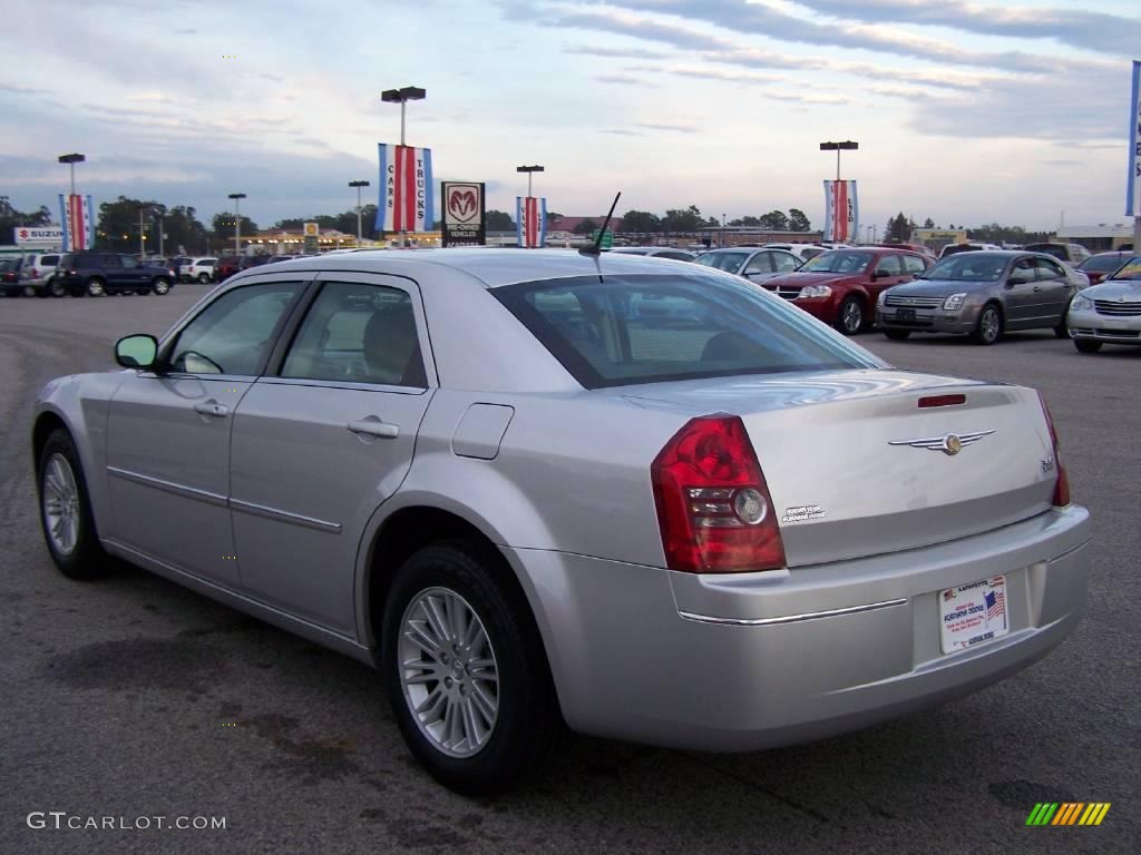 2008 300 Touring - Bright Silver Metallic / Dark Slate Gray photo #5