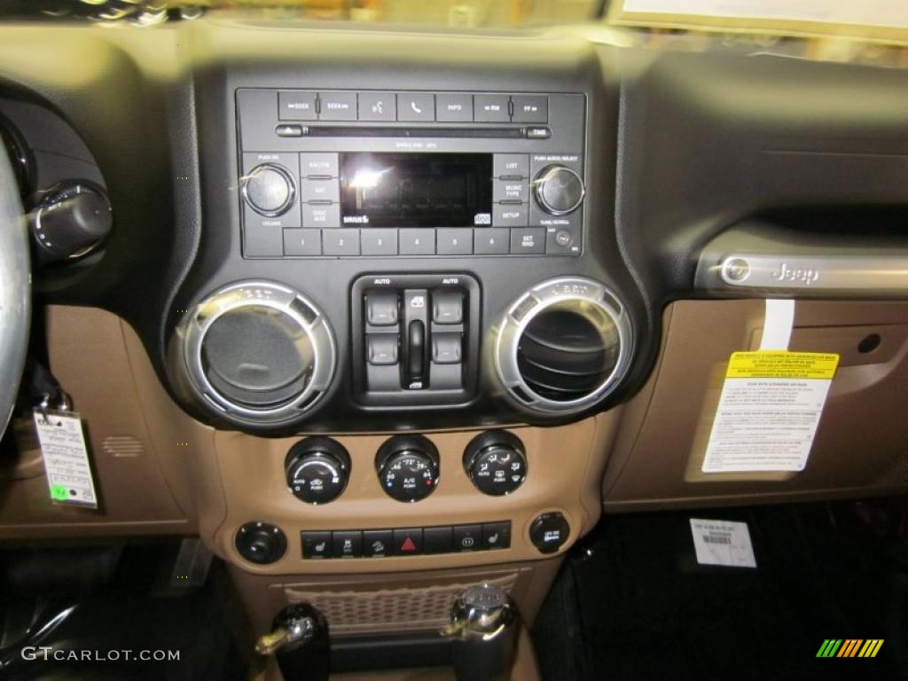 2011 Jeep Wrangler Unlimited Sahara 4x4 Black/Dark Saddle Dashboard Photo #42822106
