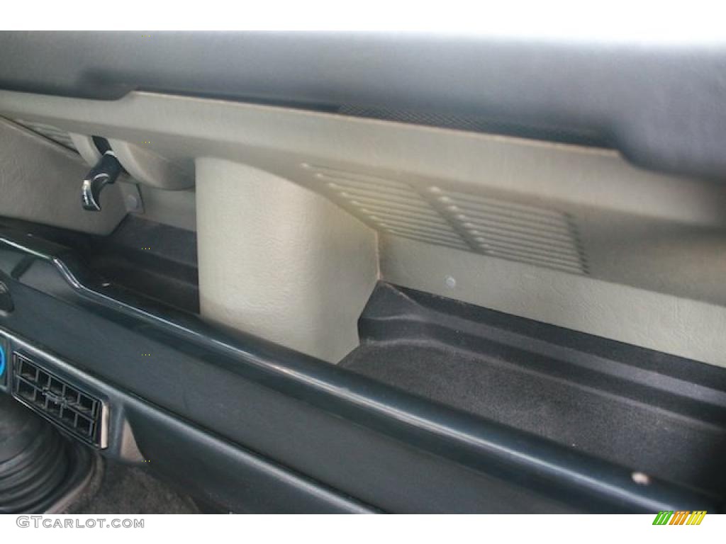 1995 Defender 90 Hardtop - Alpine White / Ash Grey photo #33