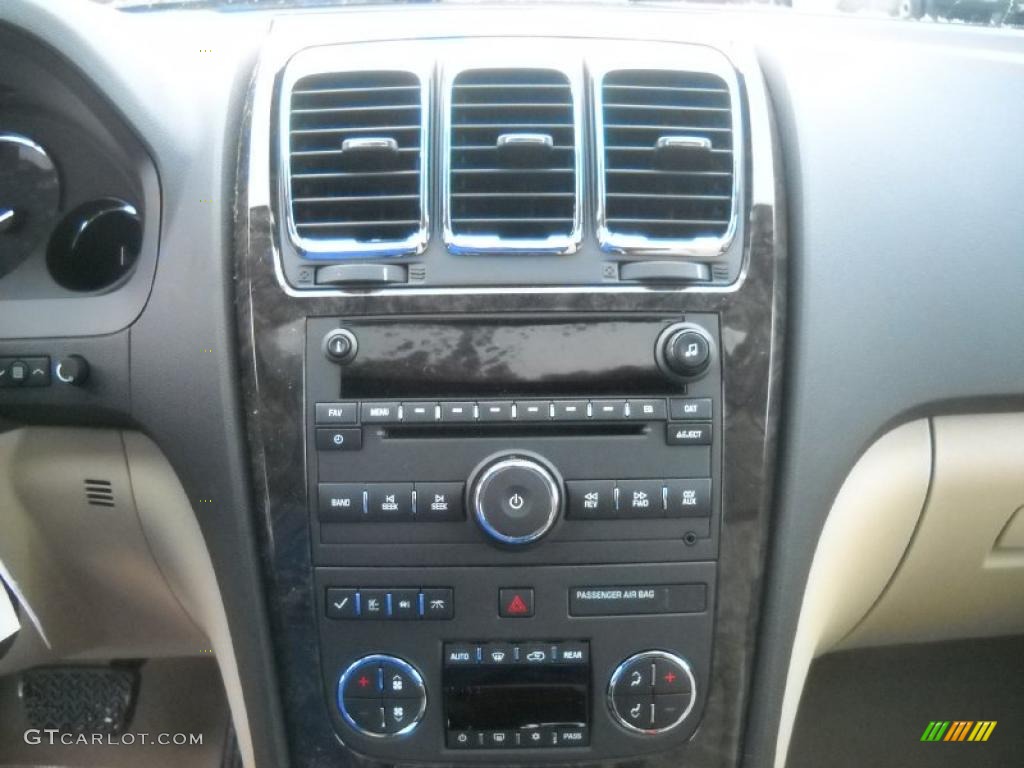 2011 GMC Acadia Denali AWD Controls Photo #42833954