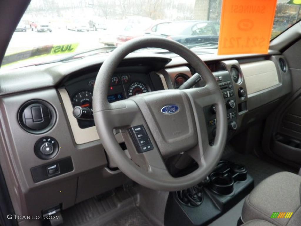 2010 F150 XL Regular Cab 4x4 - Vermillion Red / Medium Stone photo #11