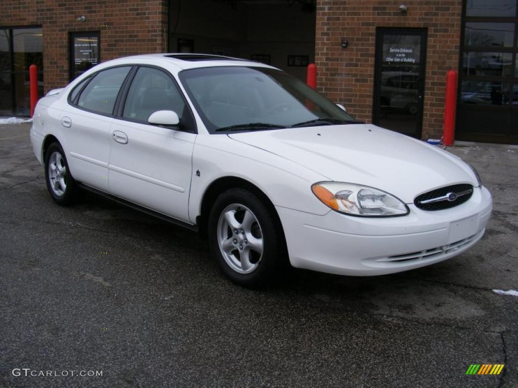 2002 Taurus SES - Vibrant White / Medium Graphite photo #1