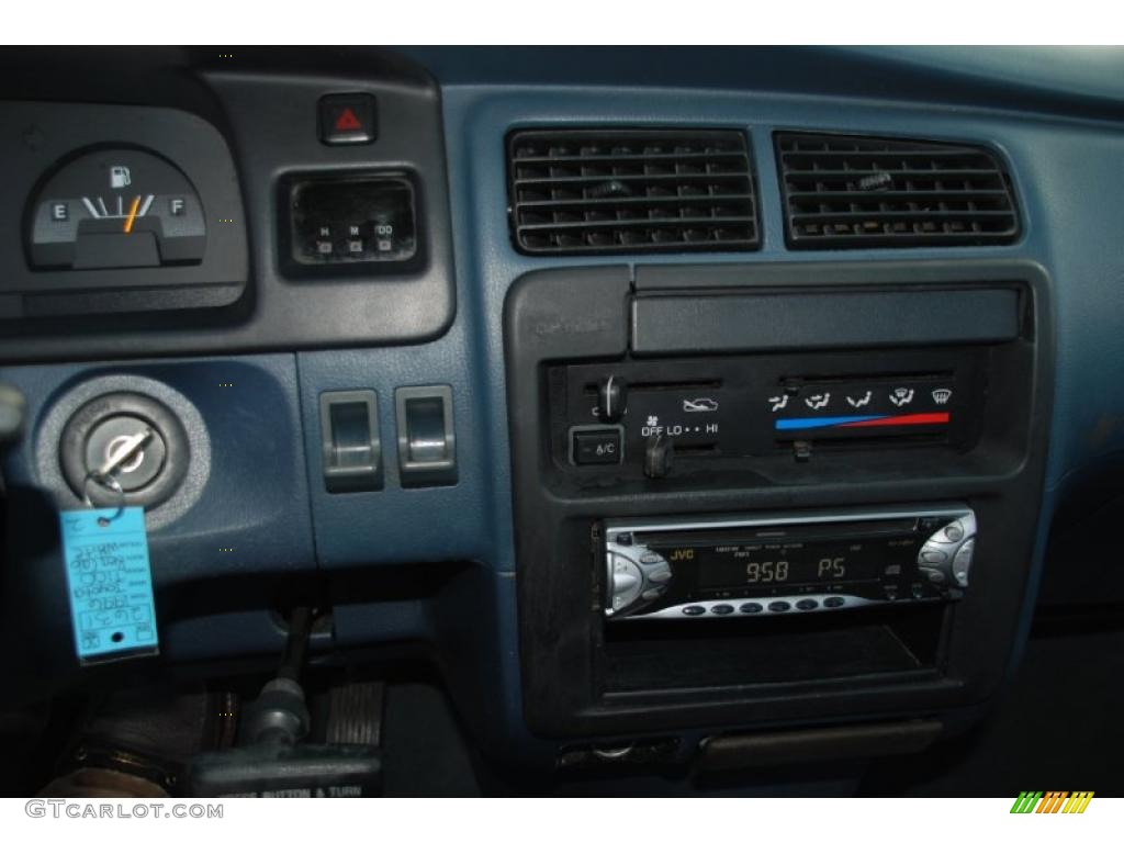 1996 T100 Truck Regular Cab - White / Blue photo #22