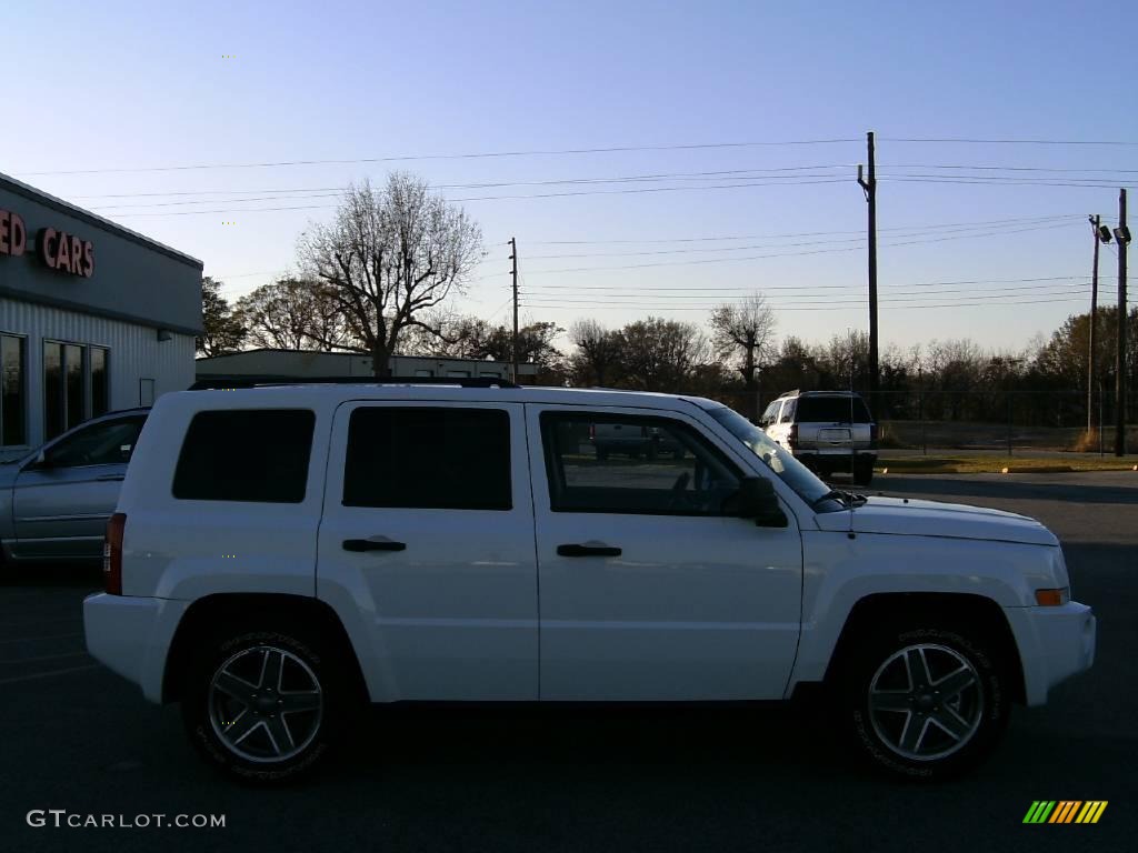 2009 Patriot Sport - Stone White / Dark Slate Gray/Medium Slate Gray photo #2