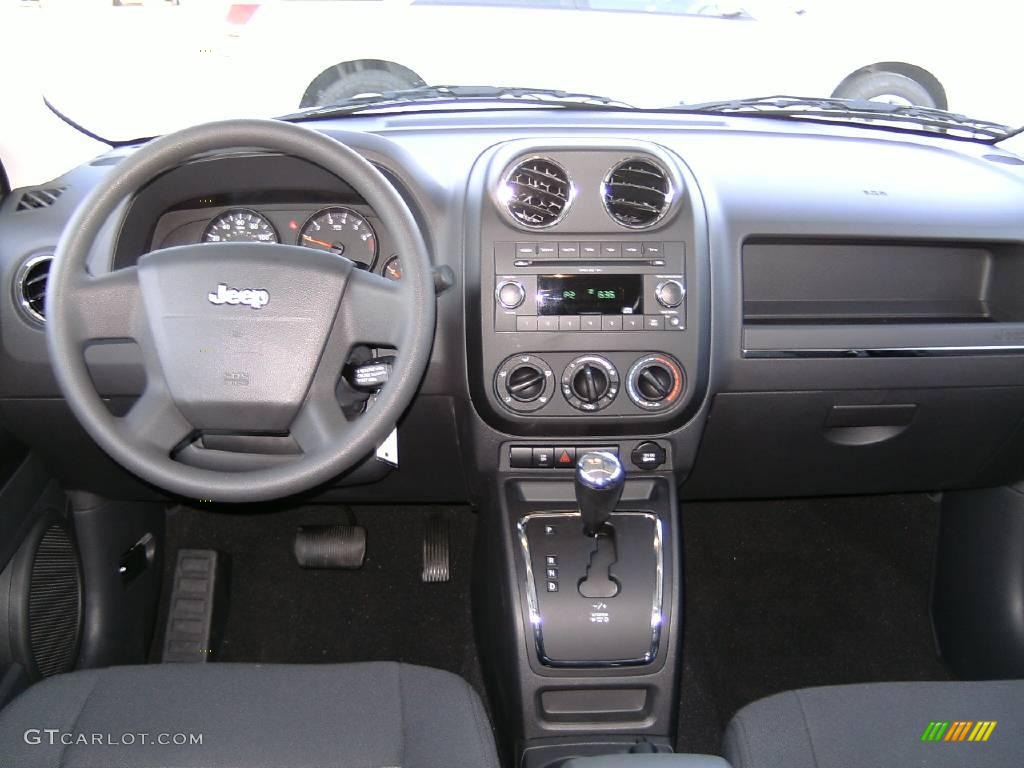 2009 Patriot Sport - Stone White / Dark Slate Gray/Medium Slate Gray photo #9