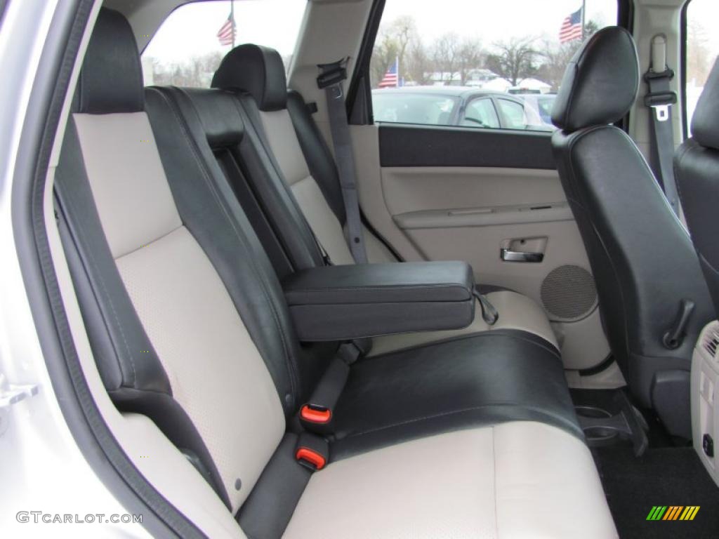 2008 Grand Cherokee Limited 4x4 - Bright Silver Metallic / Dark Slate Gray/Light Graystone photo #19