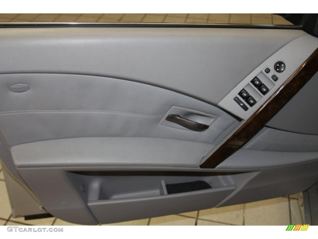 2006 BMW 5 Series 525i Sedan Grey Door Panel Photo #42847578