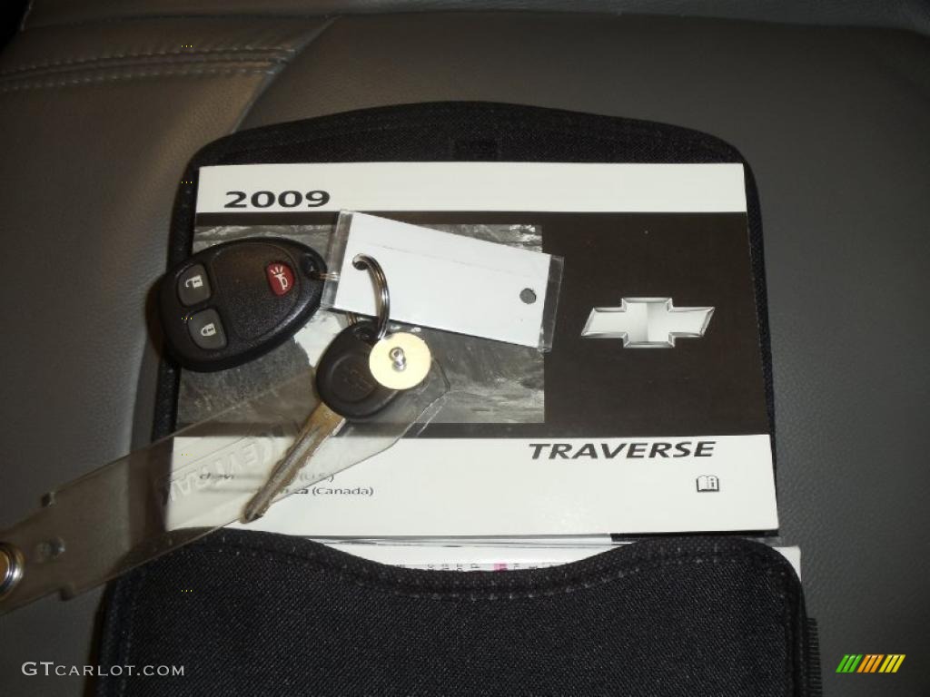 2009 Traverse LS - Silver Ice Metallic / Dark Gray/Light Gray photo #27