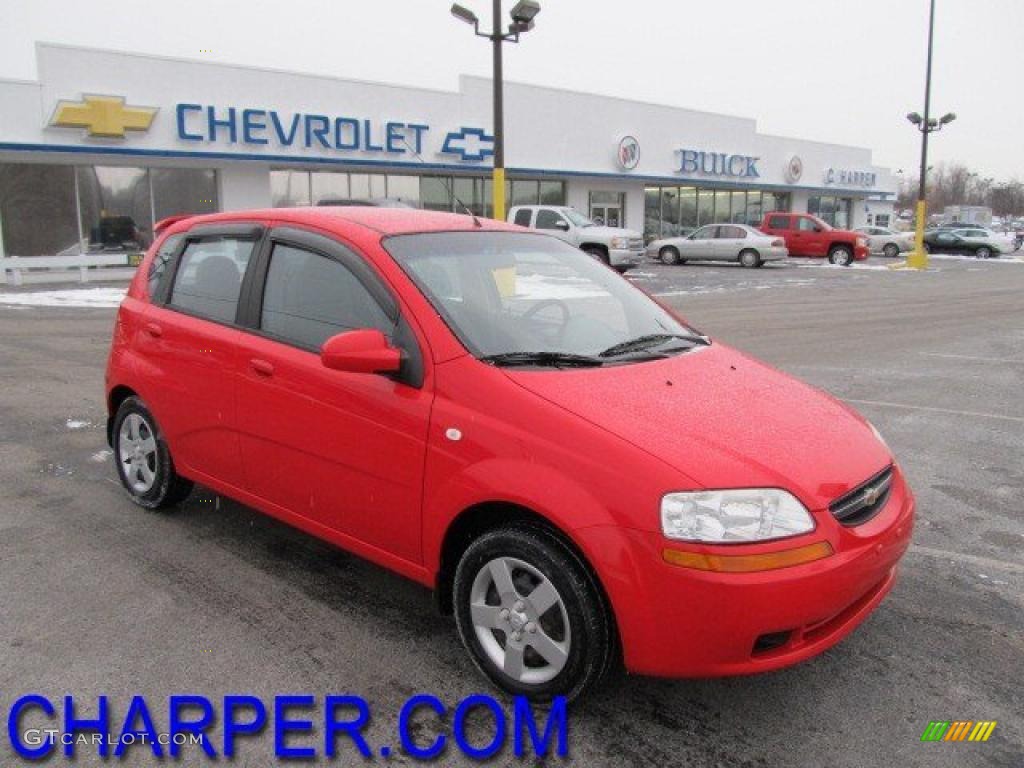 2005 Aveo LS Hatchback - Victory Red / Gray photo #1