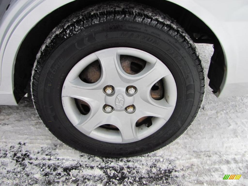 2003 Hyundai Accent GL Sedan Wheel Photo #42863274