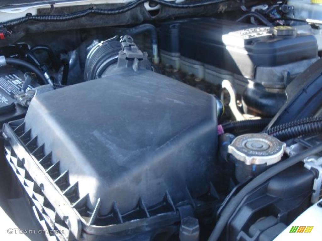 2005 Ram 2500 ST Quad Cab 4x4 - Bright White / Dark Slate Gray photo #17