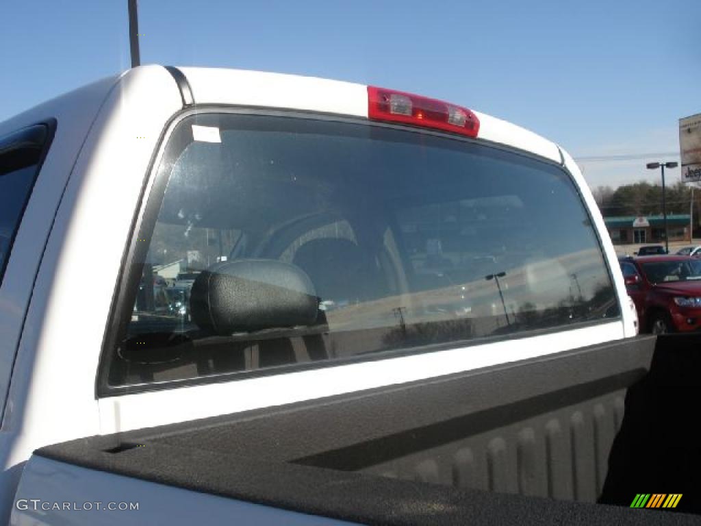 2005 Ram 2500 ST Quad Cab 4x4 - Bright White / Dark Slate Gray photo #25