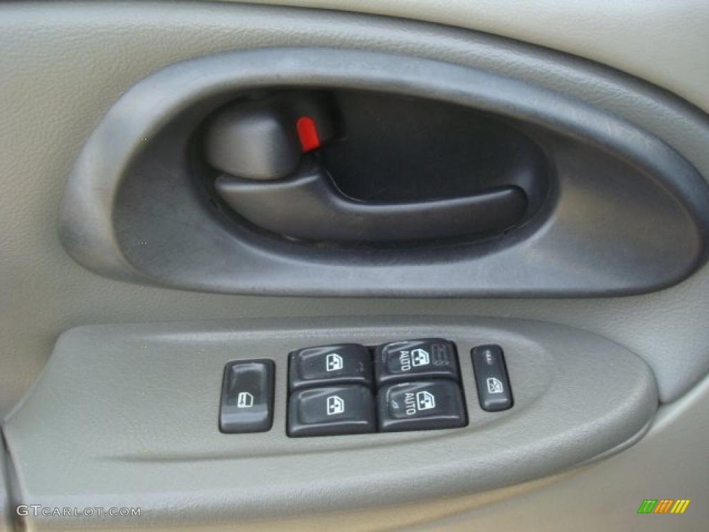 2002 TrailBlazer LS - Onyx Black / Dark Pewter photo #15