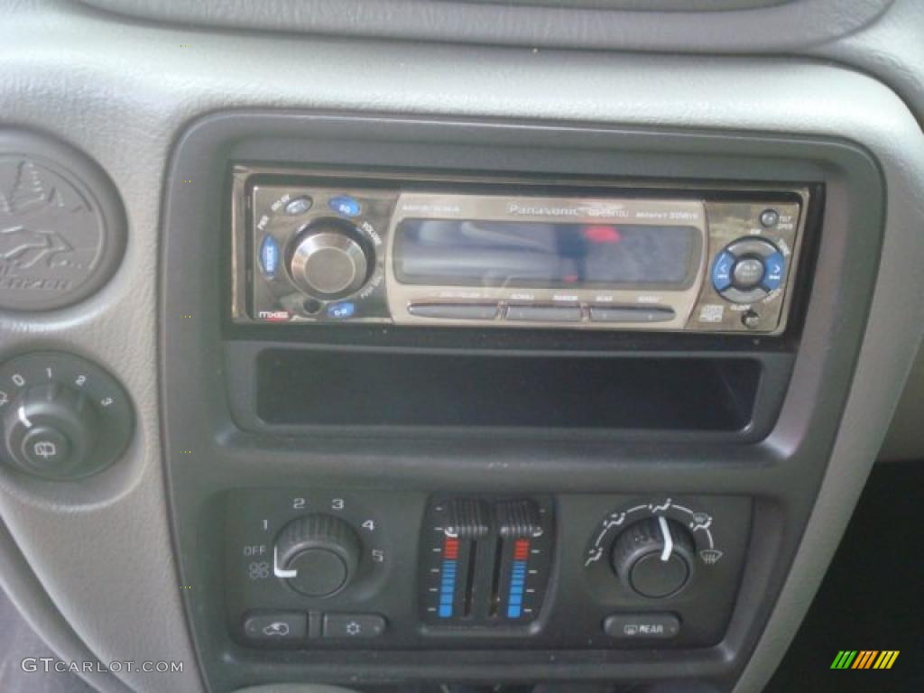 2002 TrailBlazer LS - Onyx Black / Dark Pewter photo #17