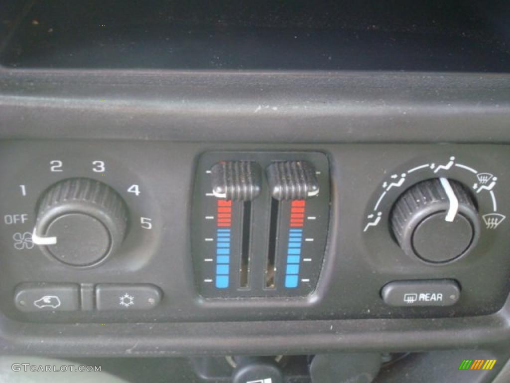 2002 TrailBlazer LS - Onyx Black / Dark Pewter photo #19