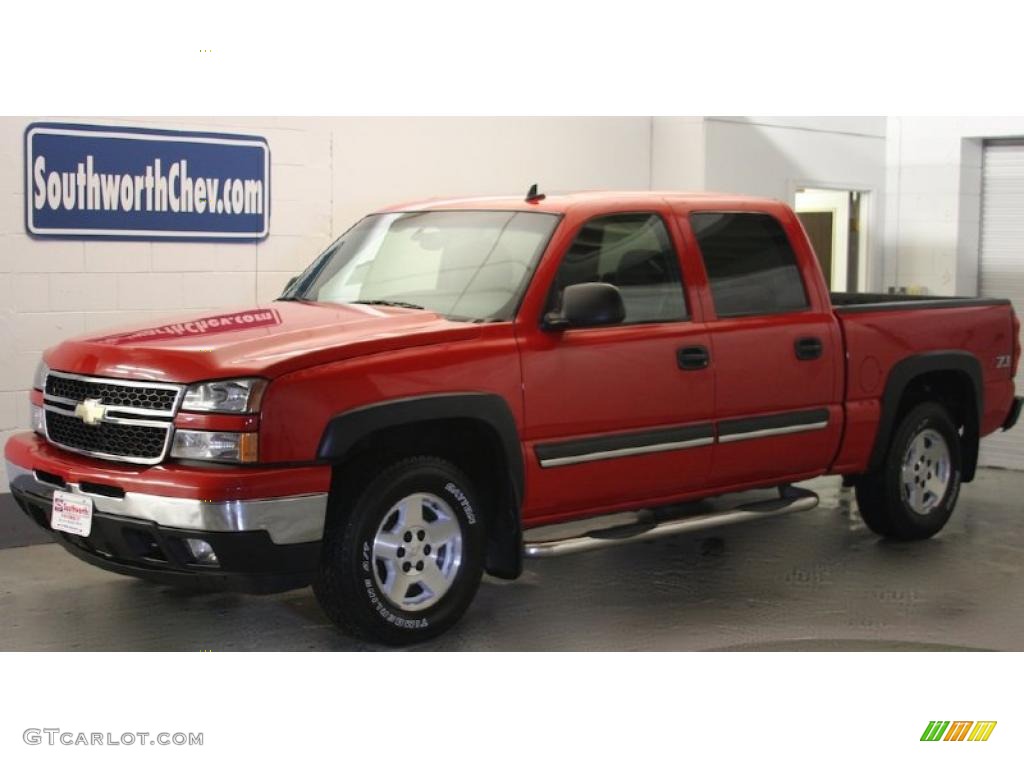 2006 Silverado 1500 Z71 Crew Cab 4x4 - Victory Red / Dark Charcoal photo #2