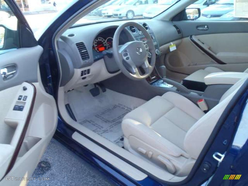Blond Interior 2011 Nissan Altima 2.5 S Coupe Photo #42874483
