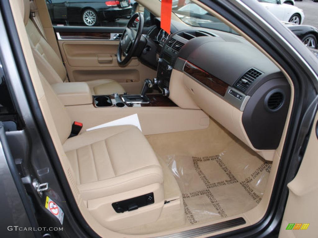 Pure Beige Interior 2008 Volkswagen Touareg 2 V8 Photo #42876387