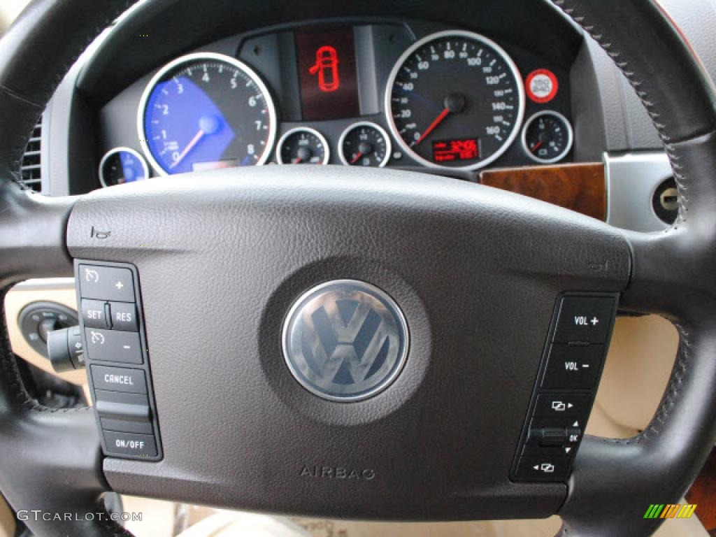 2008 Volkswagen Touareg 2 V8 Pure Beige Steering Wheel Photo #42876648