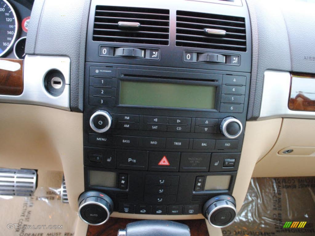 2008 Volkswagen Touareg 2 V8 Controls Photo #42876695