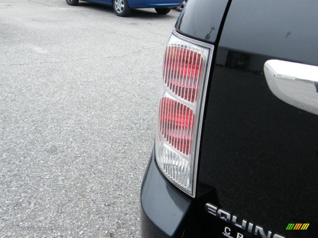 2005 Equinox LT AWD - Black / Light Gray photo #10