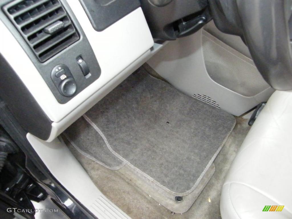 2005 Equinox LT AWD - Black / Light Gray photo #16