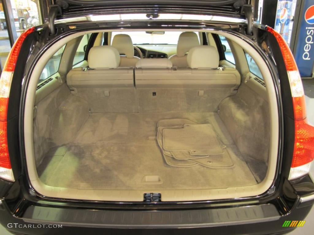2007 Volvo V70 2.5T Trunk Photo #42882412