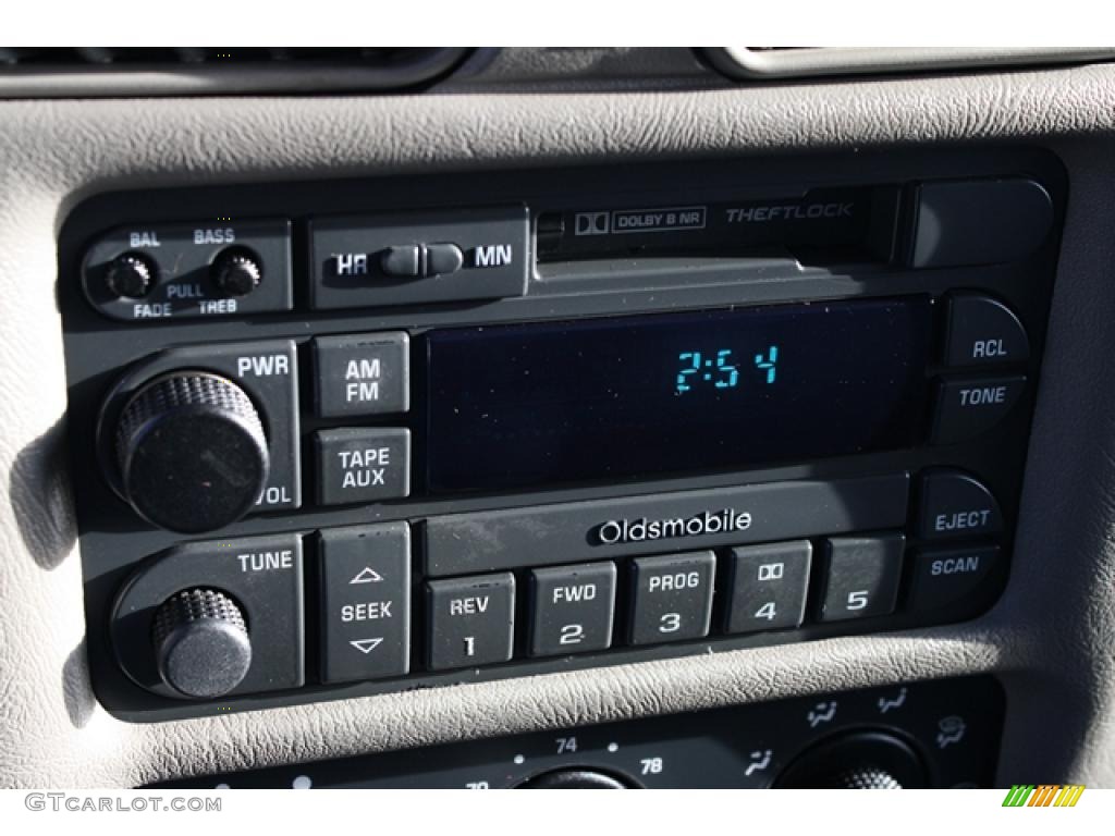 1998 Bravada AWD - White / Medium Gray photo #18