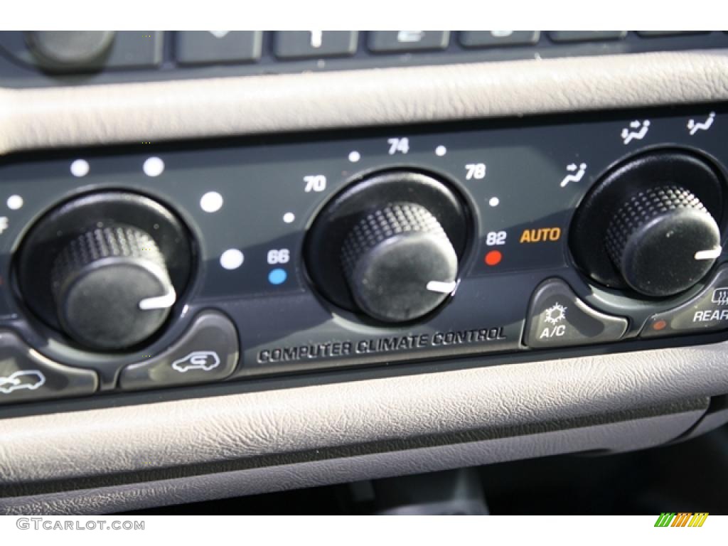 1998 Bravada AWD - White / Medium Gray photo #20