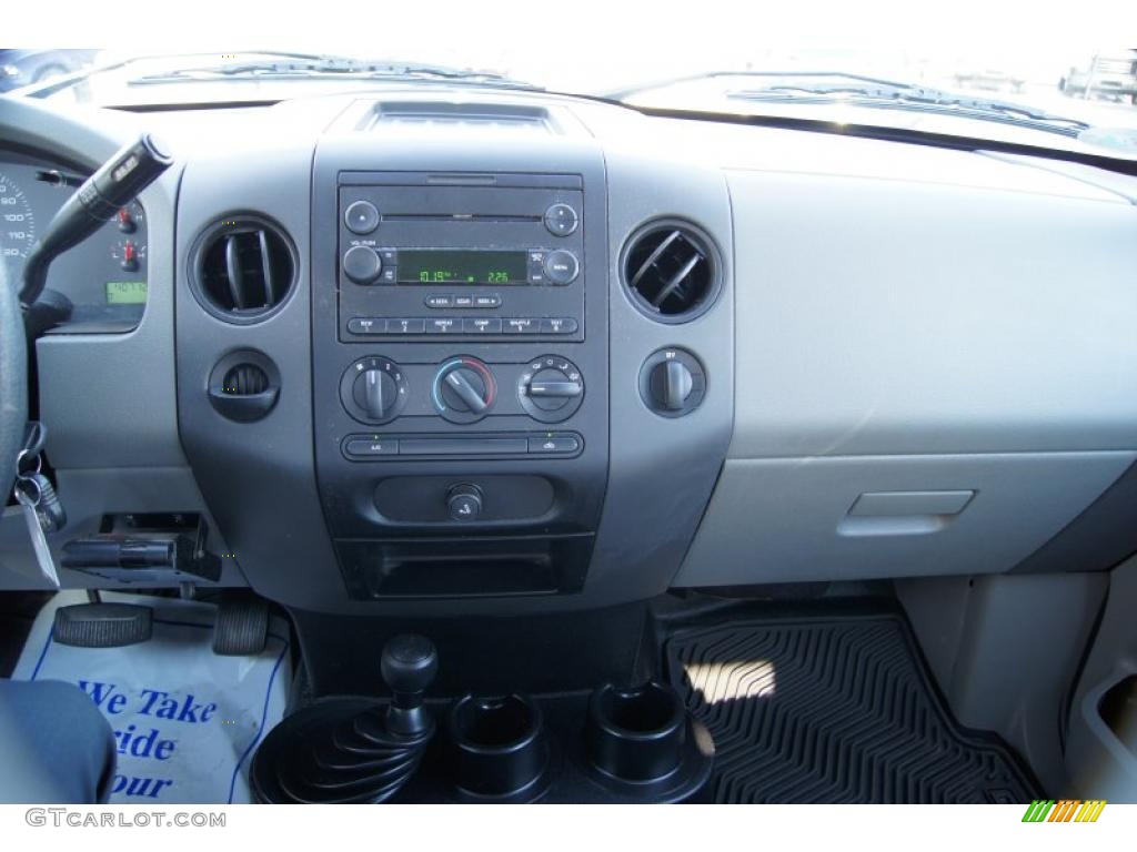 2004 F150 STX SuperCab 4x4 - Silver Metallic / Black/Medium Flint photo #35