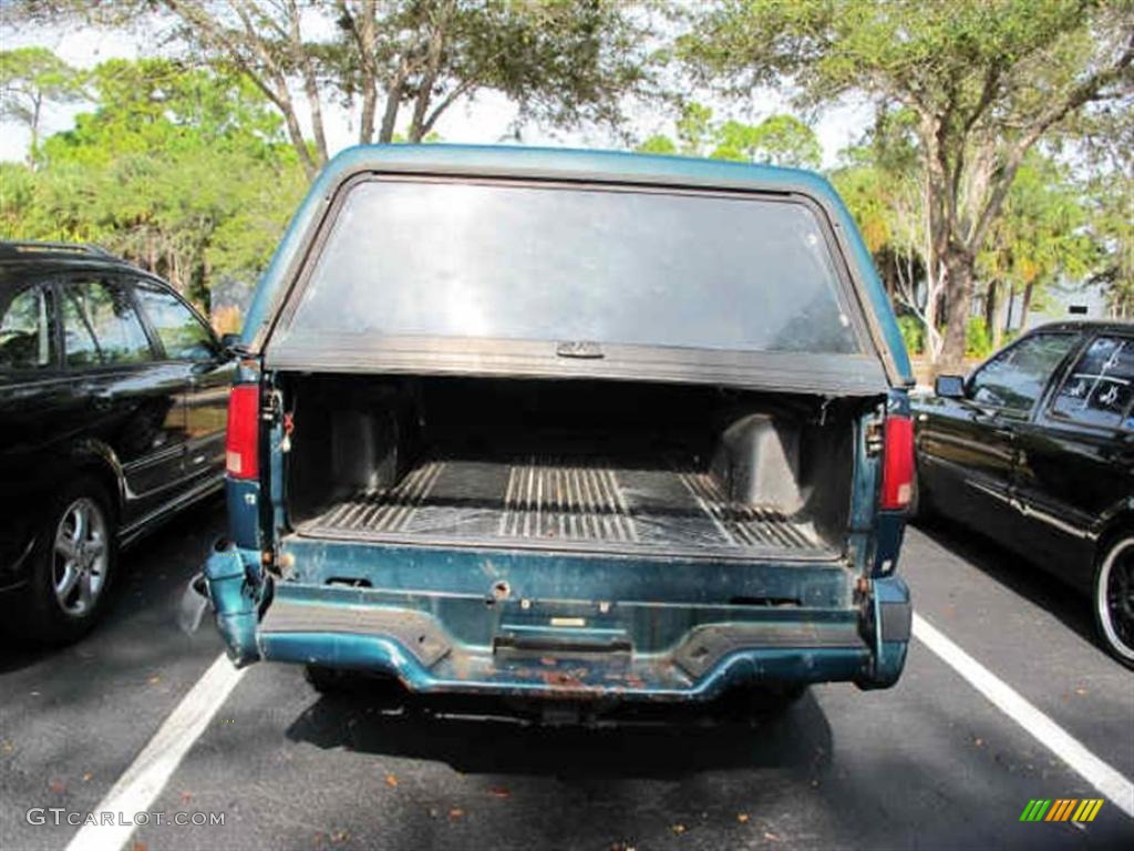 1997 S10 LS Extended Cab 4x4 - Fairway Green Metallic / Graphite photo #3