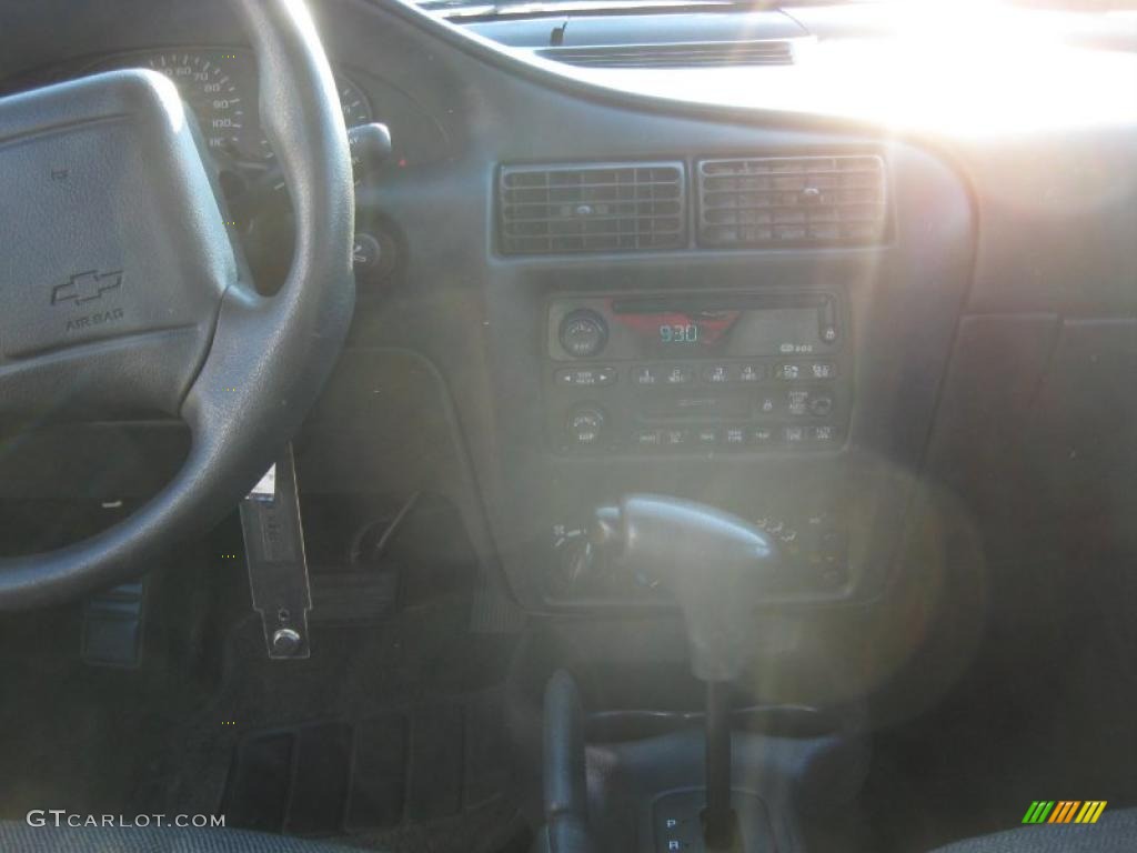 2002 Cavalier Sedan - Indigo Blue Metallic / Graphite photo #10