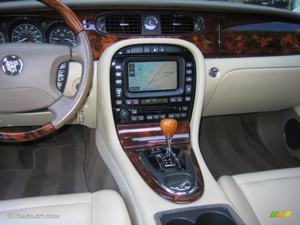 2005 Jaguar XJ XJ8 L Controls Photo #42906193