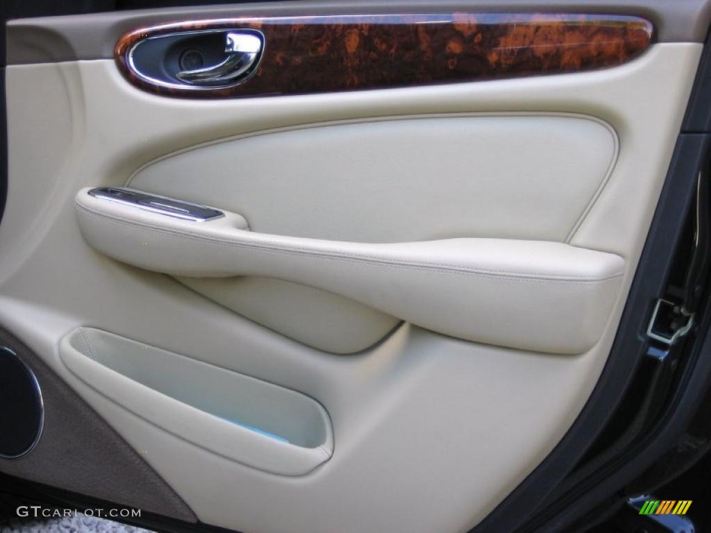 2005 Jaguar XJ XJ8 L Barley Door Panel Photo #42906273