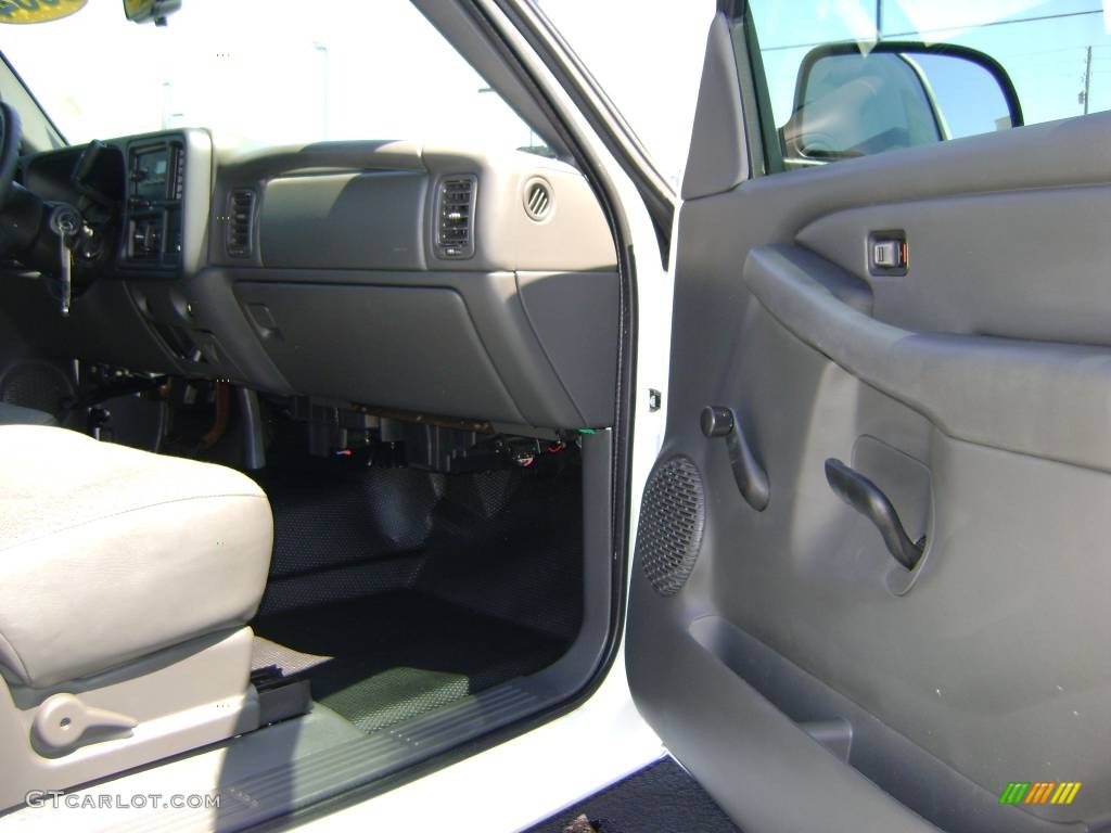 2004 Silverado 1500 Regular Cab - Summit White / Dark Charcoal photo #17