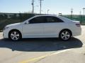 Super White - Camry SE Photo No. 6