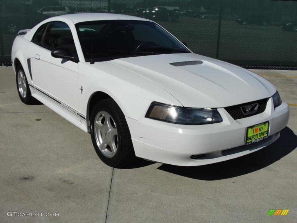 2001 Mustang V6 Coupe - Oxford White / Medium Graphite photo #1