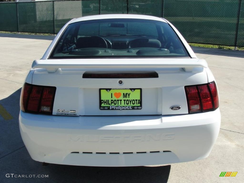 2001 Mustang V6 Coupe - Oxford White / Medium Graphite photo #4