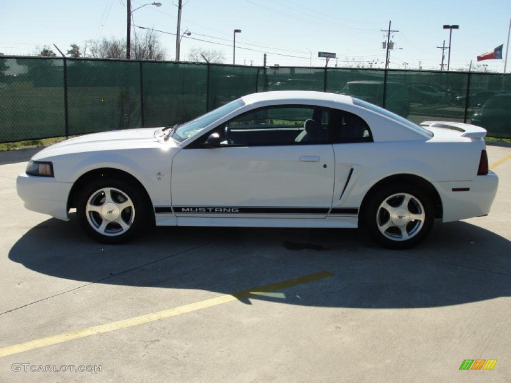 2001 Mustang V6 Coupe - Oxford White / Medium Graphite photo #6