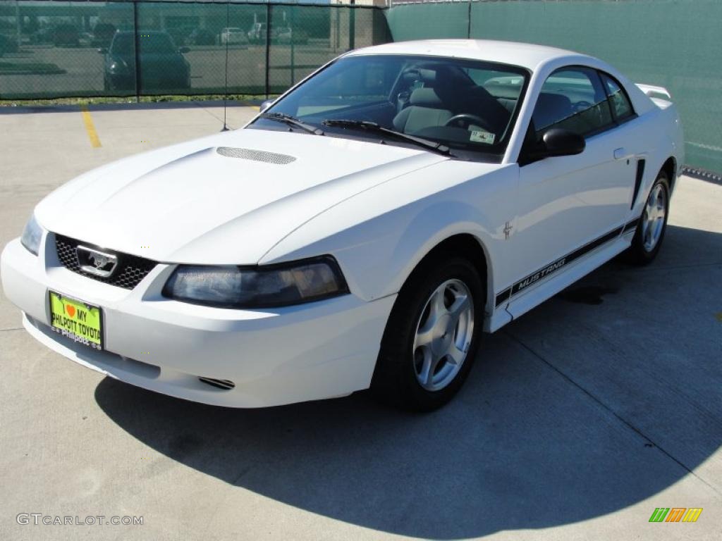 2001 Mustang V6 Coupe - Oxford White / Medium Graphite photo #7