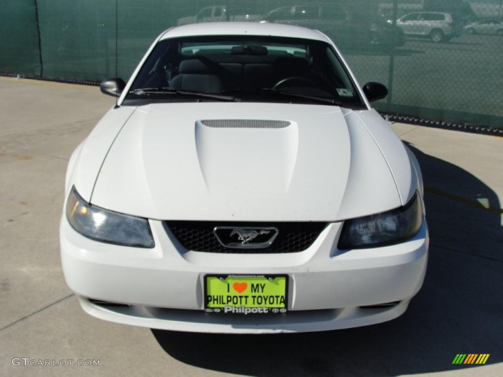 2001 Mustang V6 Coupe - Oxford White / Medium Graphite photo #8