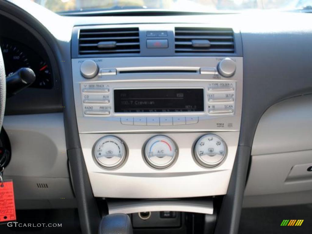 2011 Toyota Camry LE Controls Photo #42923812