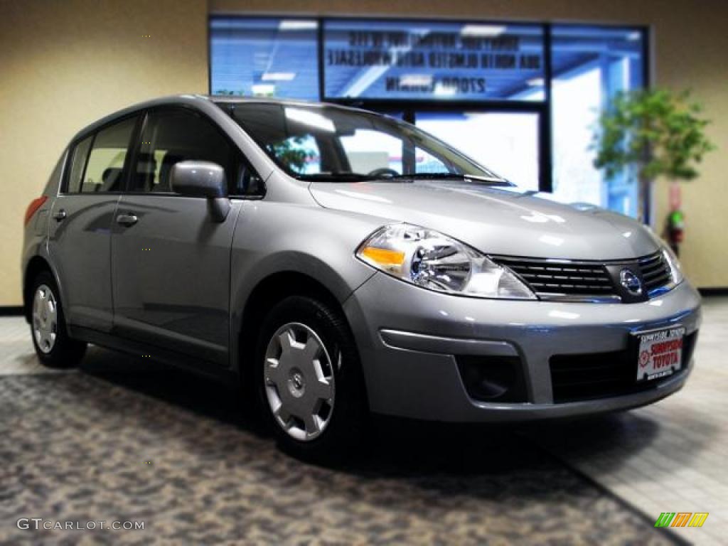 2008 Versa 1.8 S Hatchback - Magnetic Gray / Charcoal photo #1