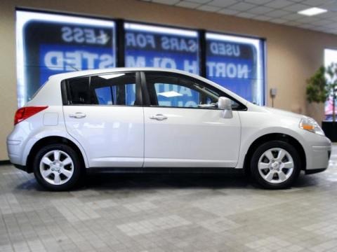 2008 Nissan Versa 1.8 SL Hatchback Data, Info and Specs