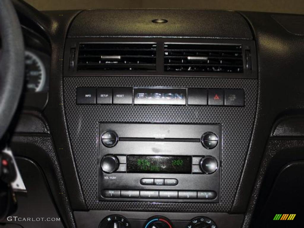 2009 Ford Fusion SE Controls Photo #42924940