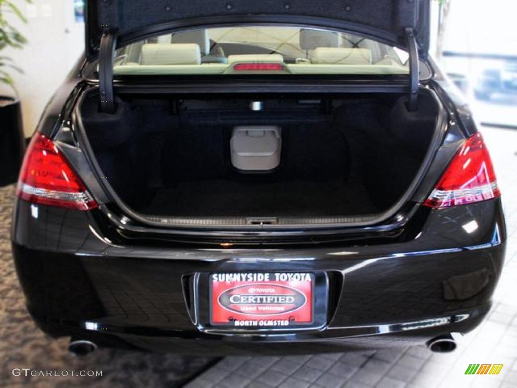2008 Toyota Avalon Limited Trunk Photos