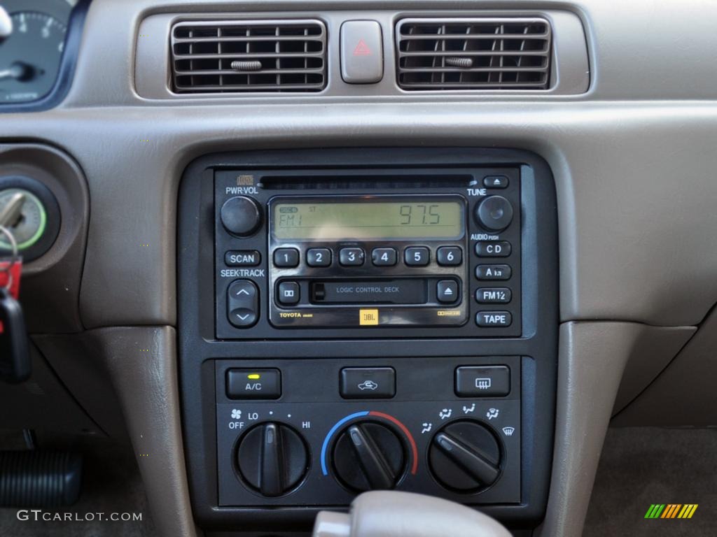 2001 Toyota Camry LE V6 Controls Photo #42925948